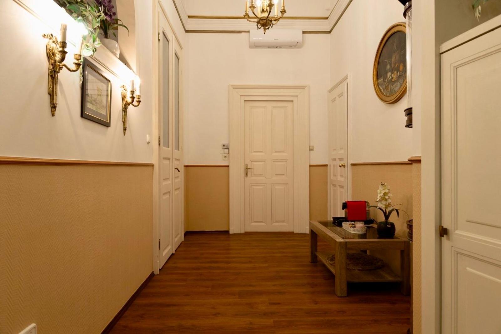 Riverside Apartment — Photos 1