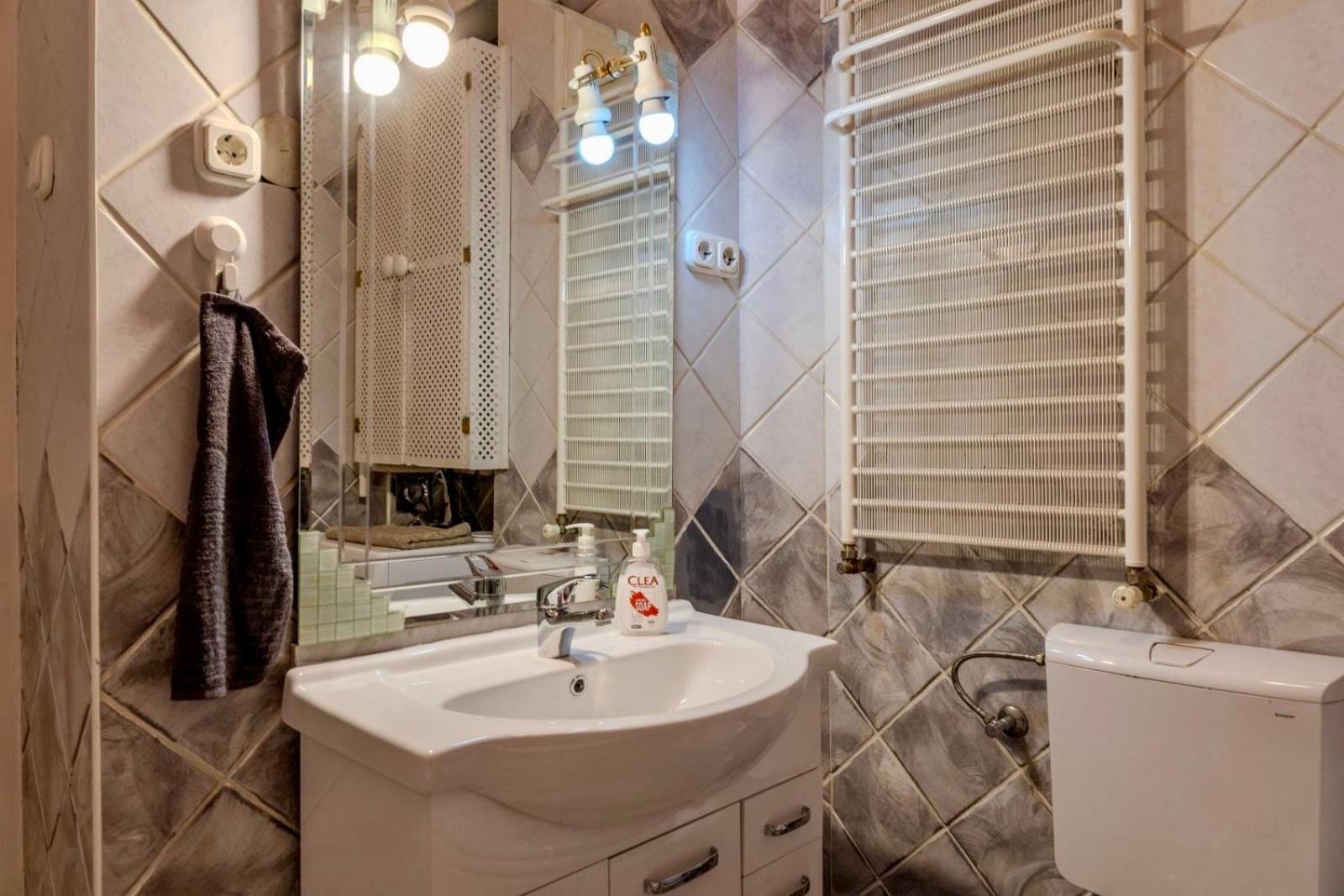 Riverside Apartment — Photos 3